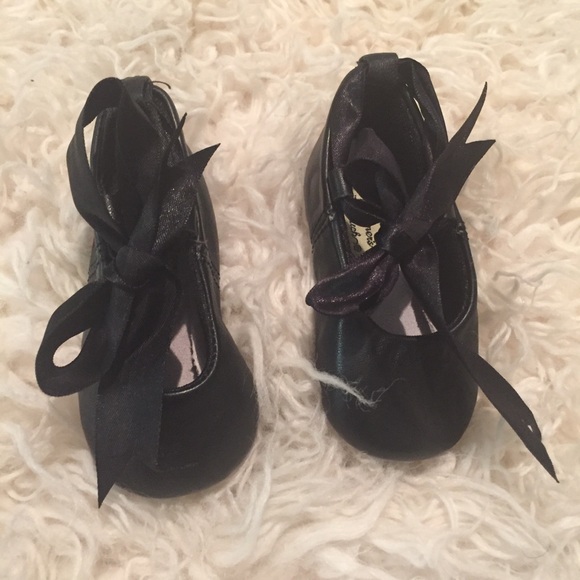 Designers Touch| lace up shoe - Picture 1 of 5